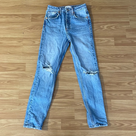 Zara Light wash ripped jeans - Picture 1 of 3